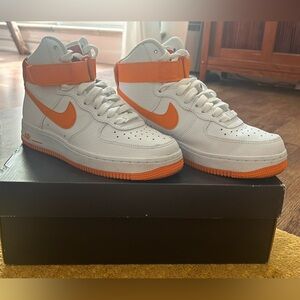 White/Orange Peel - Women’s Air Force 1 High size 6